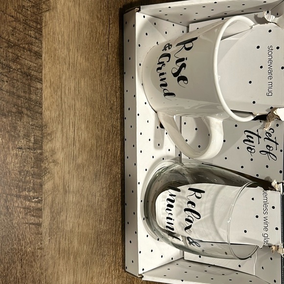 Set of dishware - Picture 2 of 4